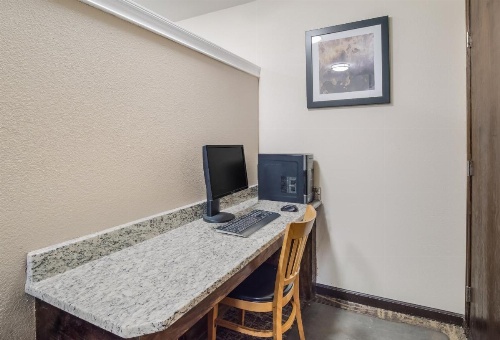 Quality Inn & Suites Augusta Fort Eisenhower Area image 12