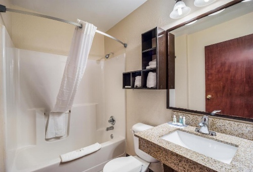 Quality Inn & Suites Augusta Fort Eisenhower Area image 20
